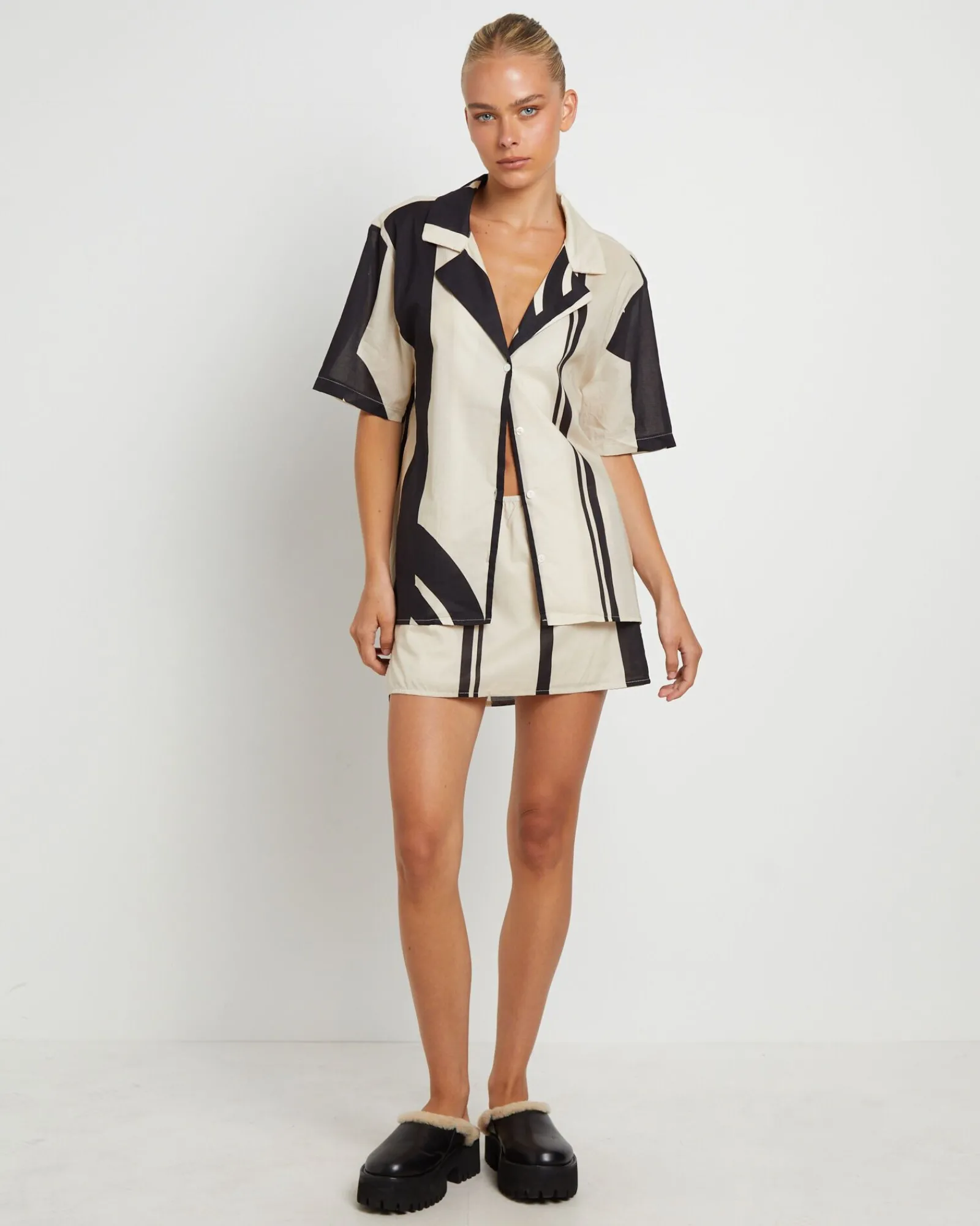 alba_short_sleeve_shirt_i_2.webp Online SNDYS Alba Short Sleeve Shirt In Black Print