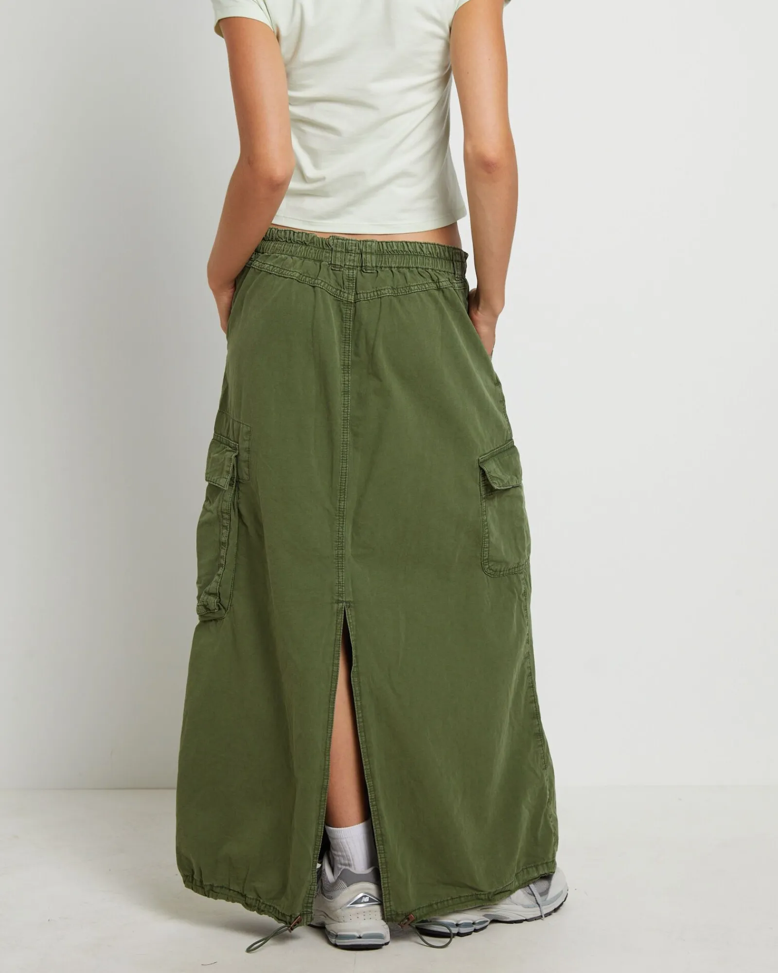 bdg_marta_multi_pocket_ma_1.webp Online BDG URBAN OUTFITTERS Bdg Marta Multi Pocket Maxi Skirt In Khaki