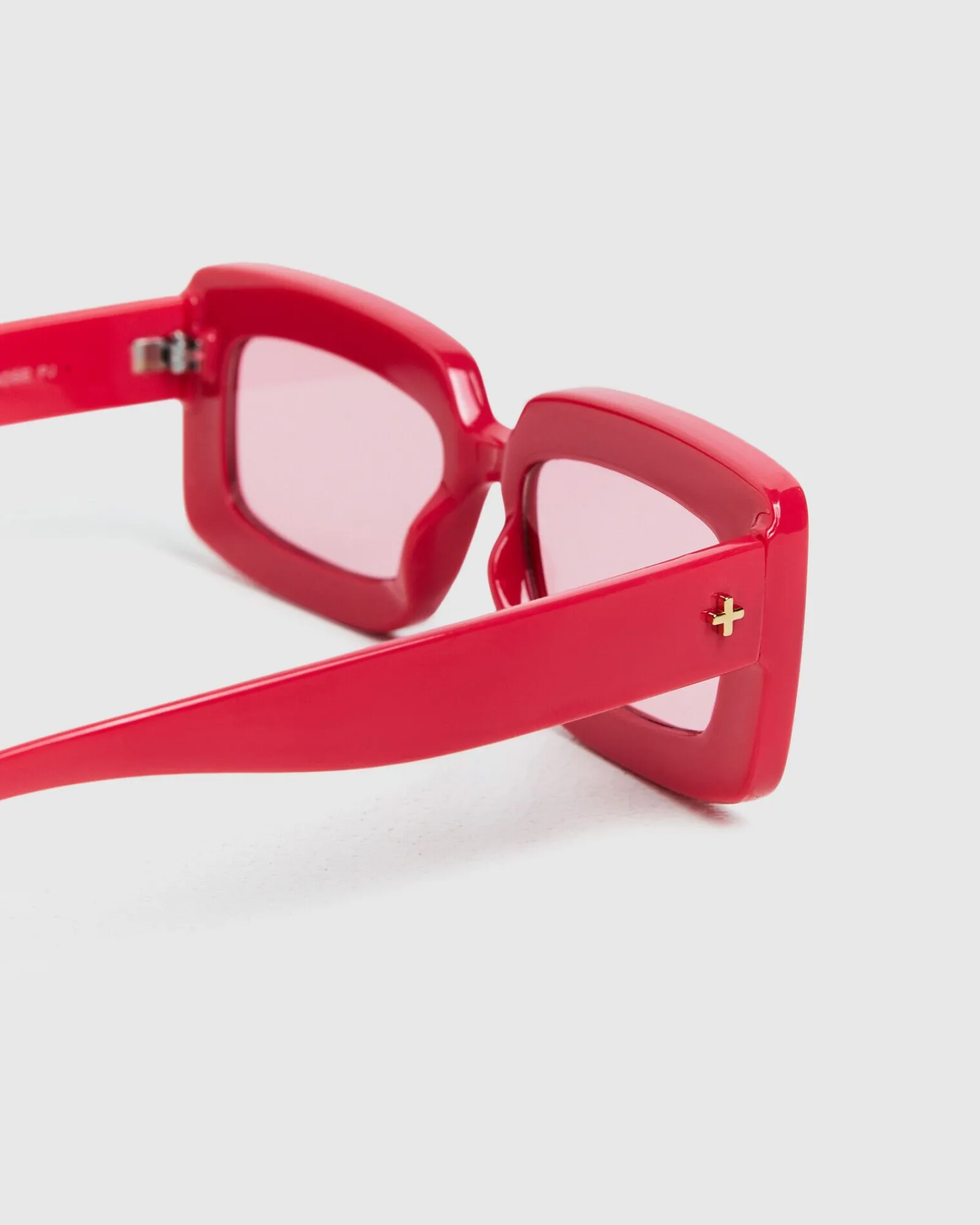 blurred_sunglasses_raspbe_5.webp Discount PETA AND JAIN Blurred Sunglasses Raspberry/Rose Tint Lens