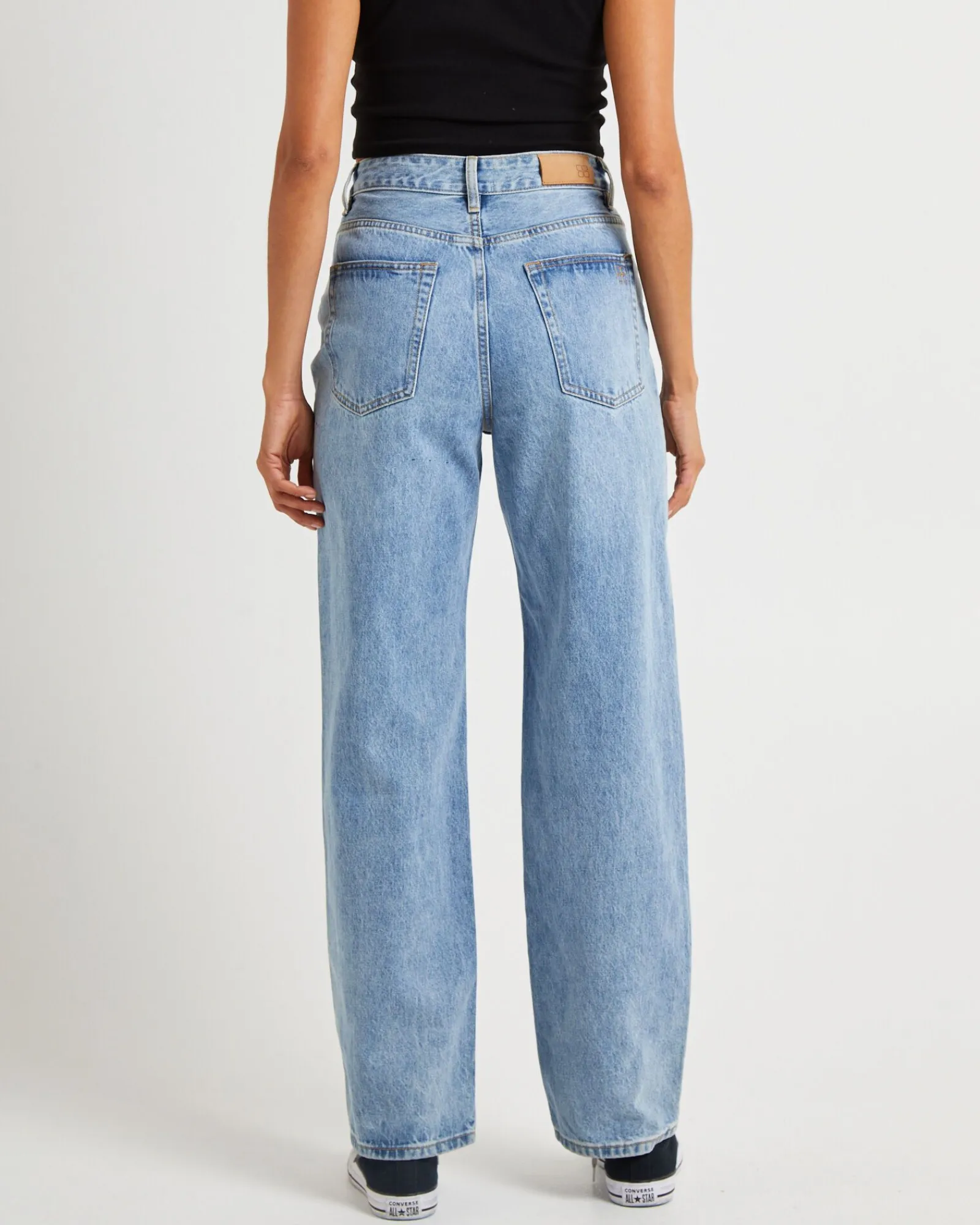 bobby_baggy_dad_jeans_isl_1.webp Fashion INSIGHT Bobby Baggy Dad Jeans Island Blue