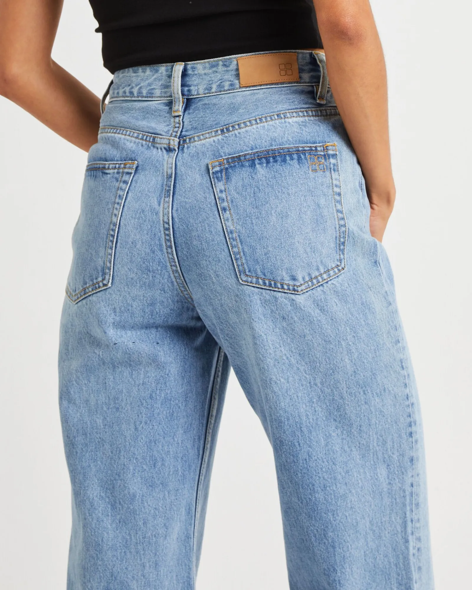 bobby_baggy_dad_jeans_isl_4.webp Fashion INSIGHT Bobby Baggy Dad Jeans Island Blue