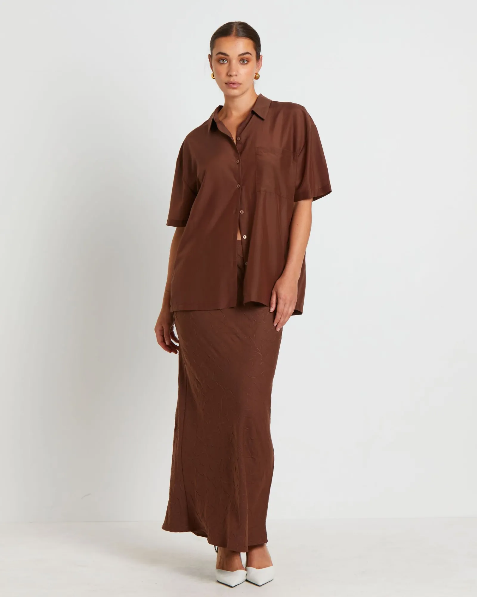 brooke_sheer_sheen_short__2.webp Online STUDIO Brooke Sheer Sheen Short Sleeve Shirt In Chocolate Brown