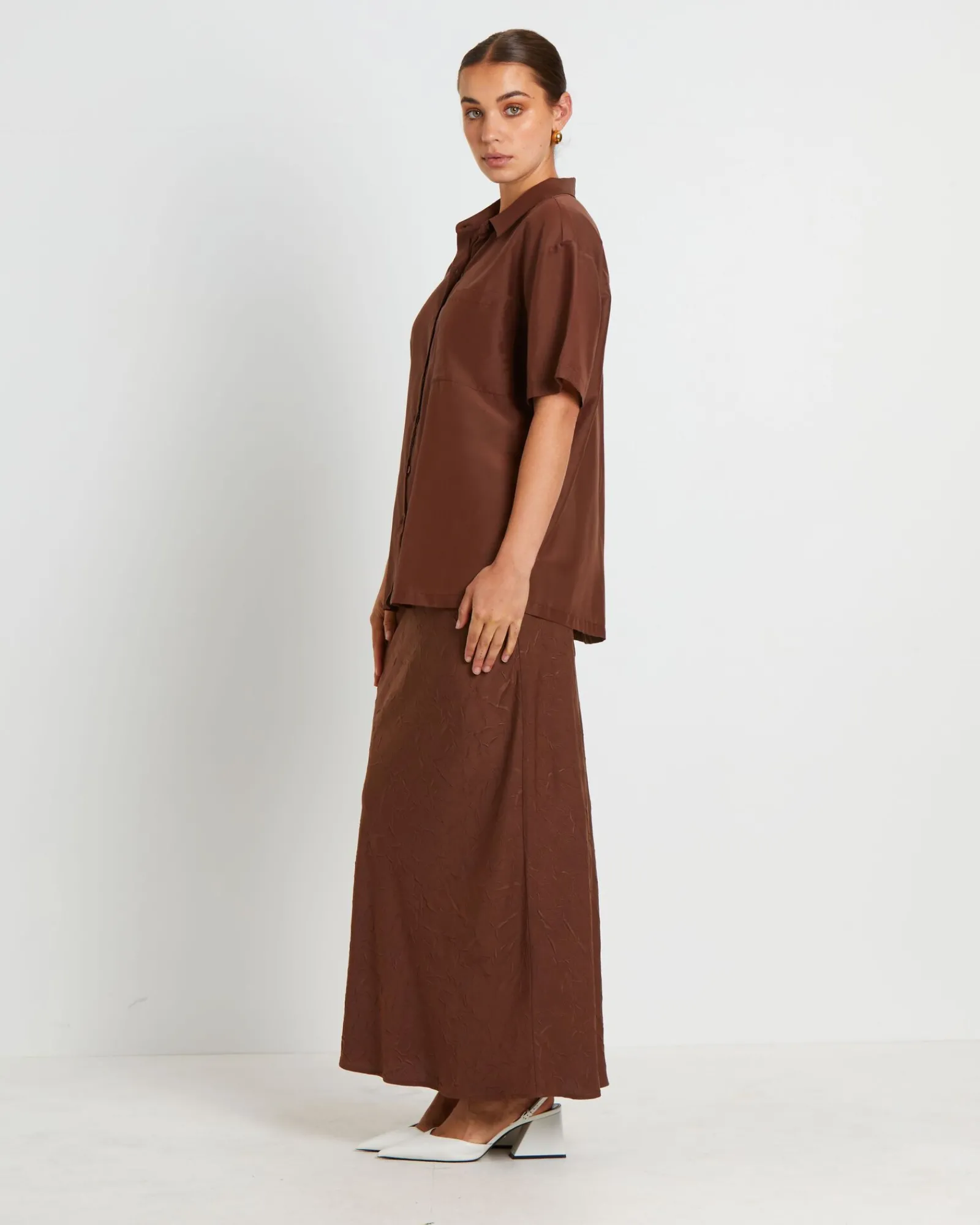 brooke_sheer_sheen_short__3.webp Online STUDIO Brooke Sheer Sheen Short Sleeve Shirt In Chocolate Brown