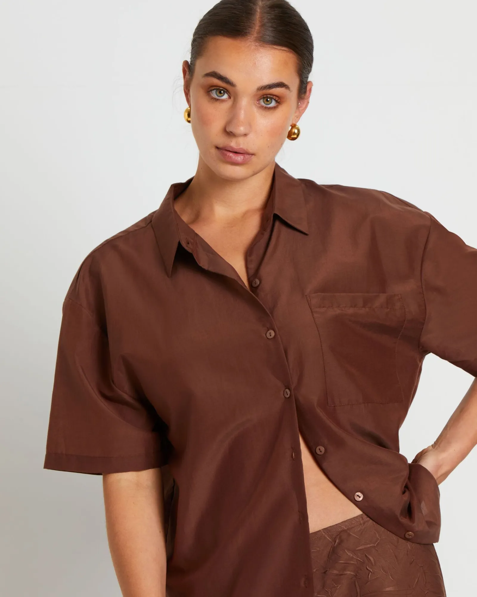 brooke_sheer_sheen_short__4.webp Online STUDIO Brooke Sheer Sheen Short Sleeve Shirt In Chocolate Brown