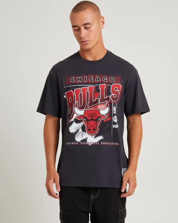 Best MITCHELL & NESS Brush Off 2.0 Bulls Short Sleeve T-Shirt Faded Black