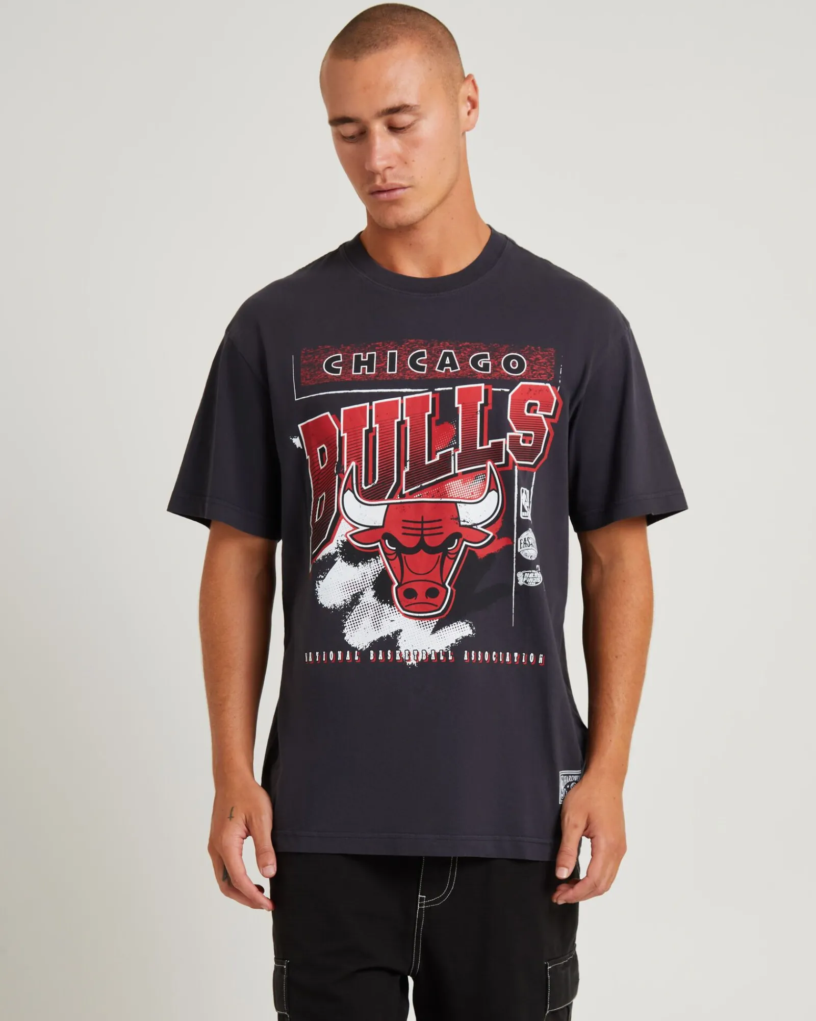 brush_off__bulls_short_sl_0.webp Best MITCHELL & NESS Brush Off 2.0 Bulls Short Sleeve T-Shirt Faded Black