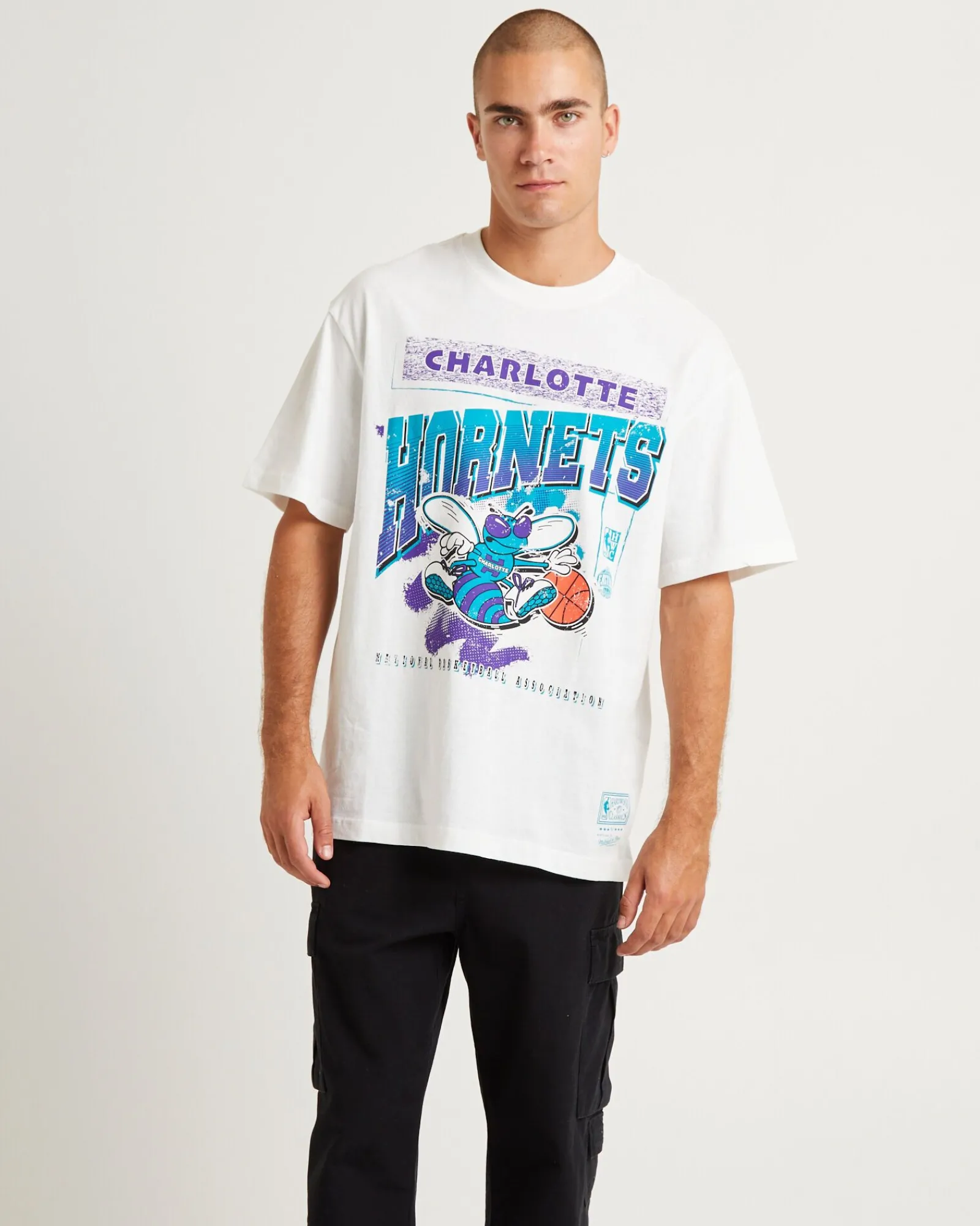 brush_off__hornets_short__0.webp Fashion MITCHELL & NESS Brush Off 2.0 Hornets Short Sleeve T-Shirt Vintage White