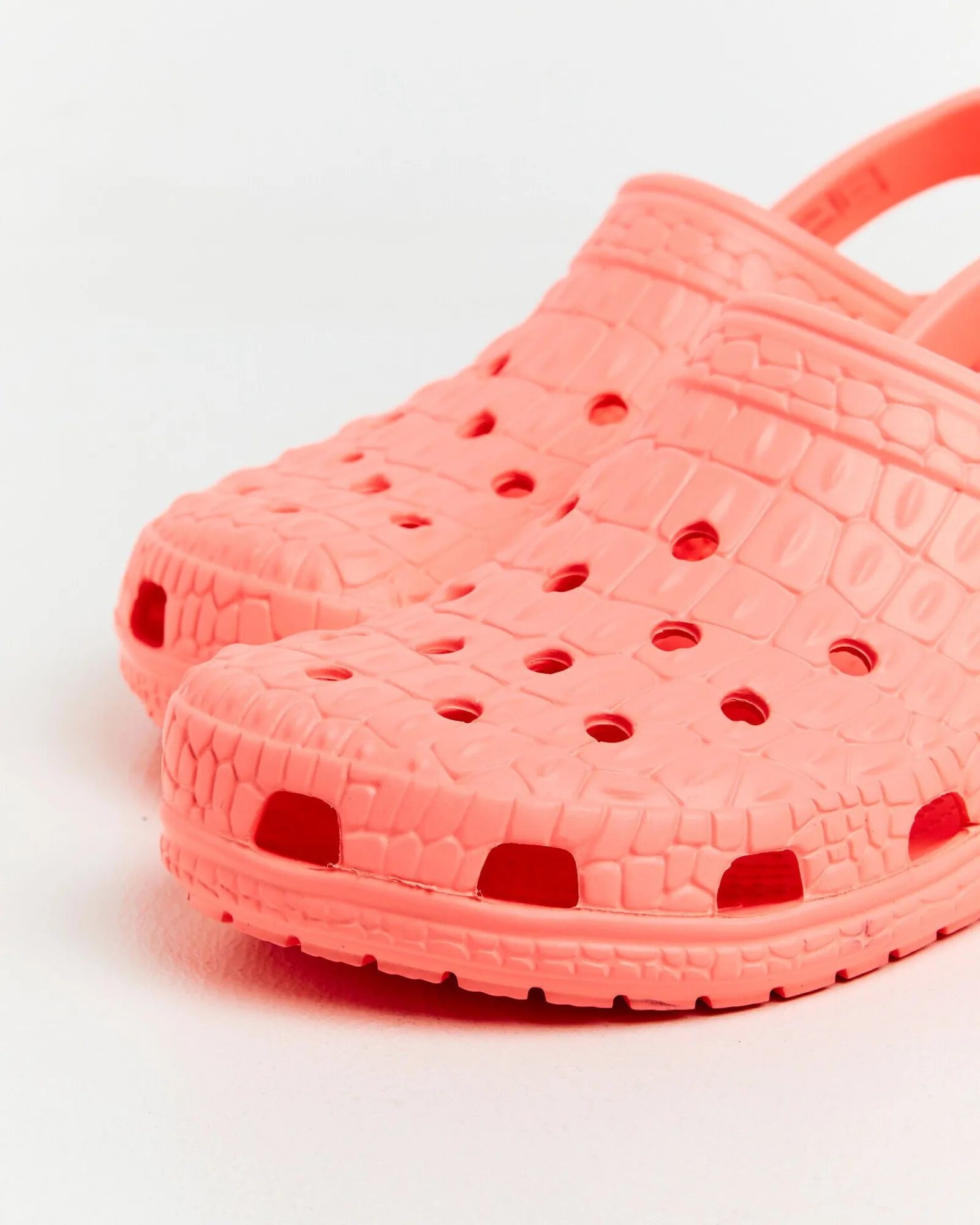 classic_crocskin_clogs_gu_3.webp Cheap CROCS Classic kin Clogs Guava