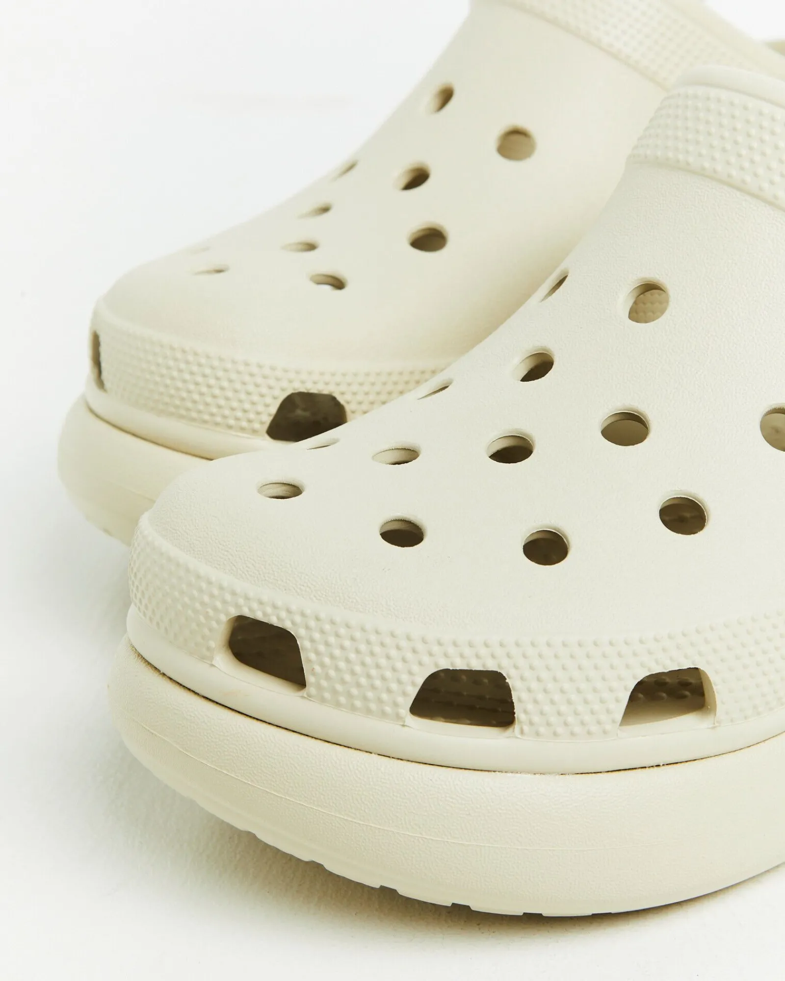 classic_crush_clogs_bone_3.webp Hot CROCS Classic Crush Clogs Bone