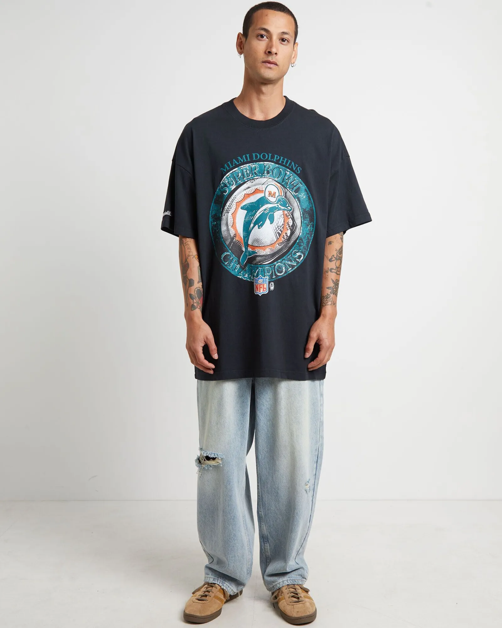 dolphins_tour_short_sleev_2.webp Cheap MITCHELL & NESS Dolphins Tour Short Sleeve T-Shirt In Black