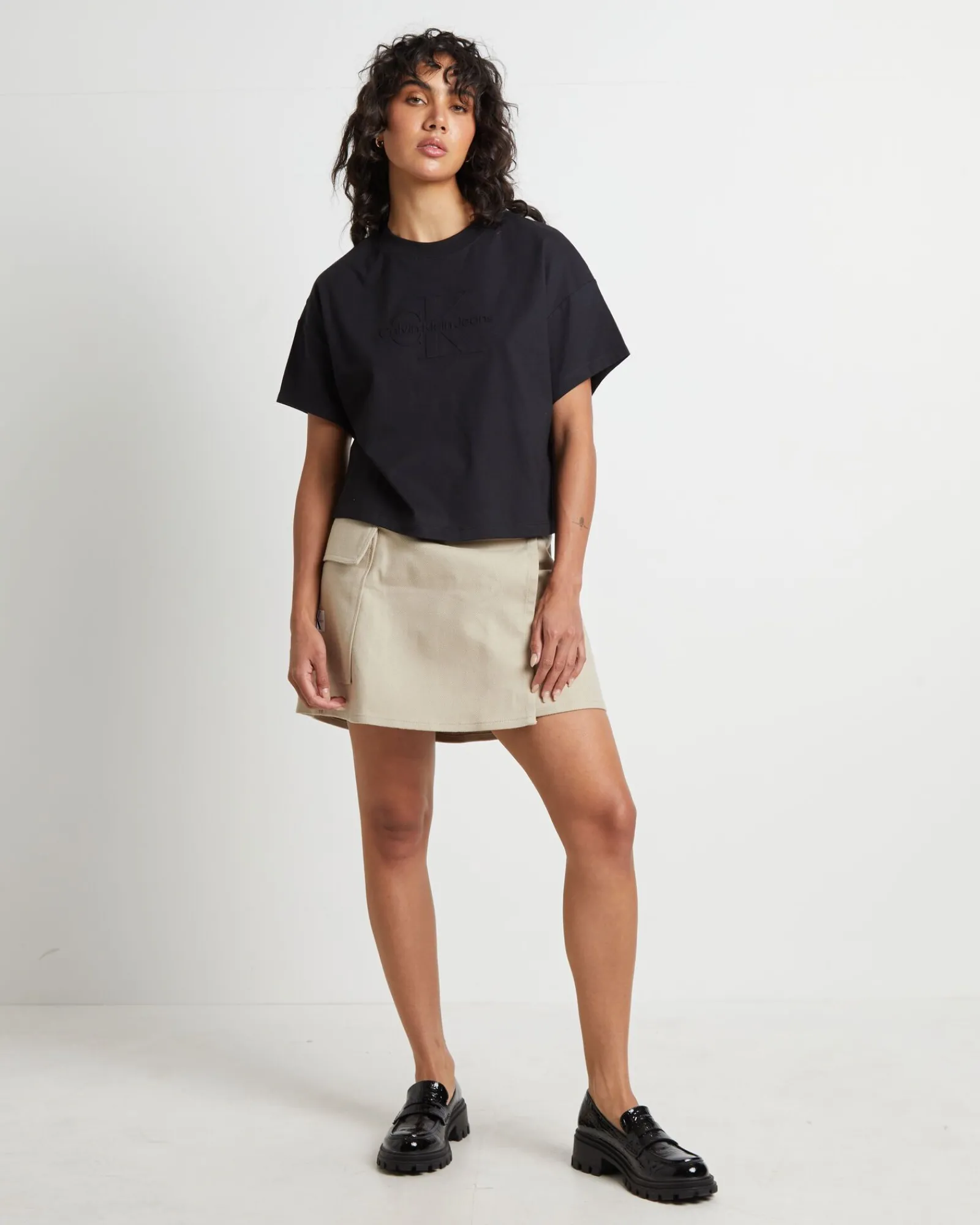 embosed_monologo_tshirt_i_2.webp Outlet CALVIN KLEIN Embosed Monologo T-Shirt In Black