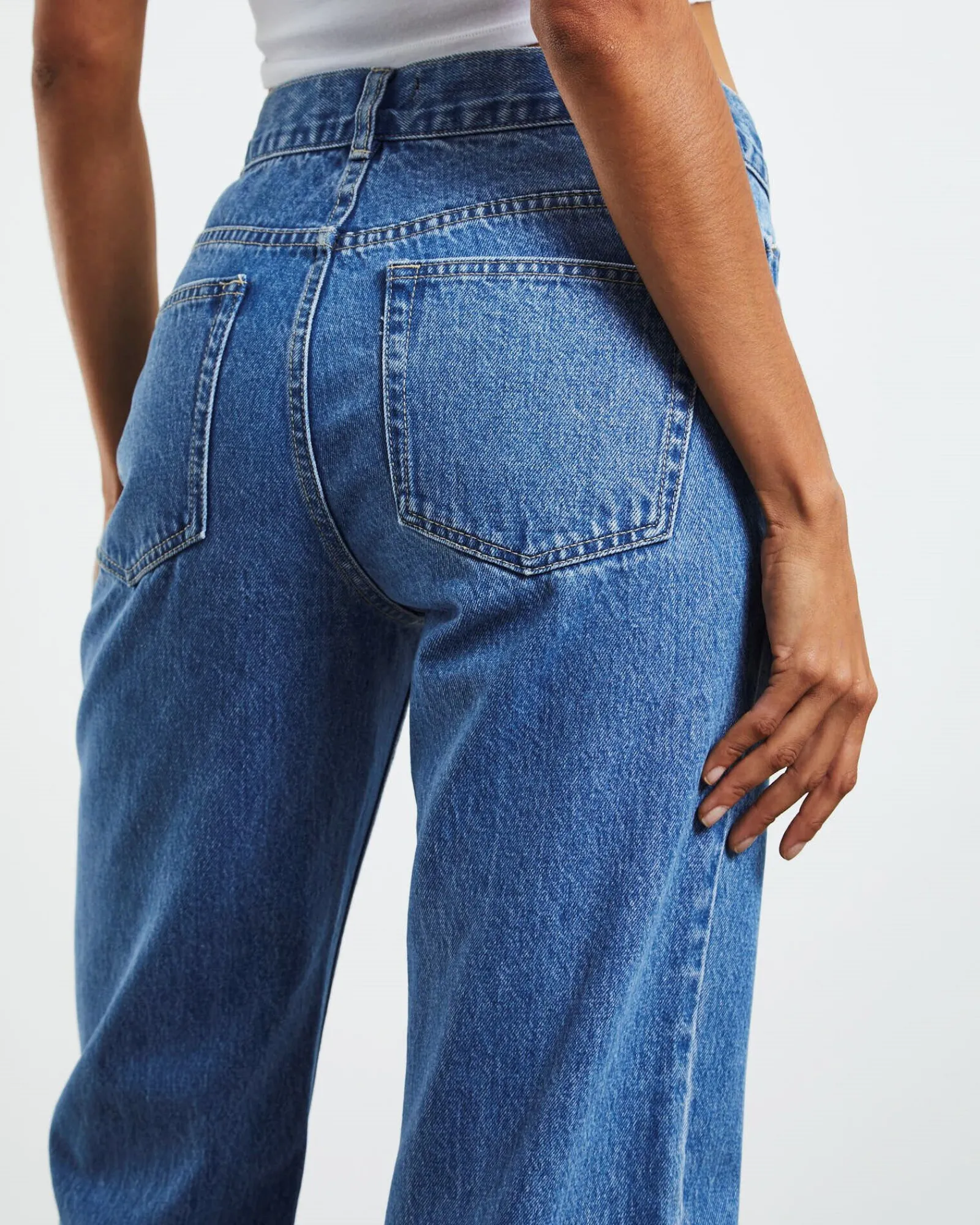 emmy_low_rise_vwaist_stra_5.webp Outlet NEON HART Emmy Low Rise V-Waist Straight Jeans Bright Blue