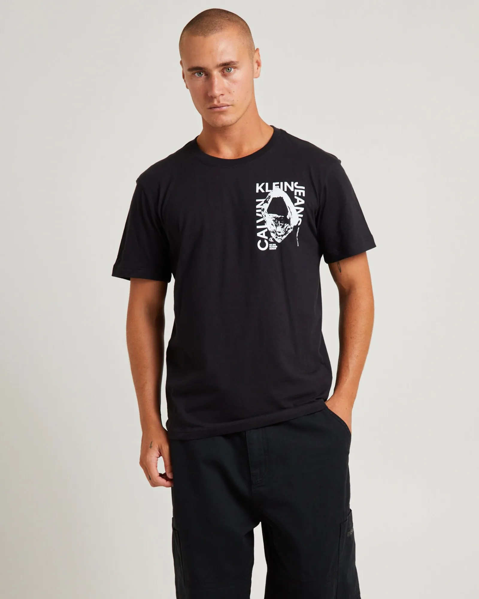 graphic_short_sleeve_tshi_0.webp New CALVIN KLEIN Graphic Short Sleeve T-Shirt Modern Metals Black