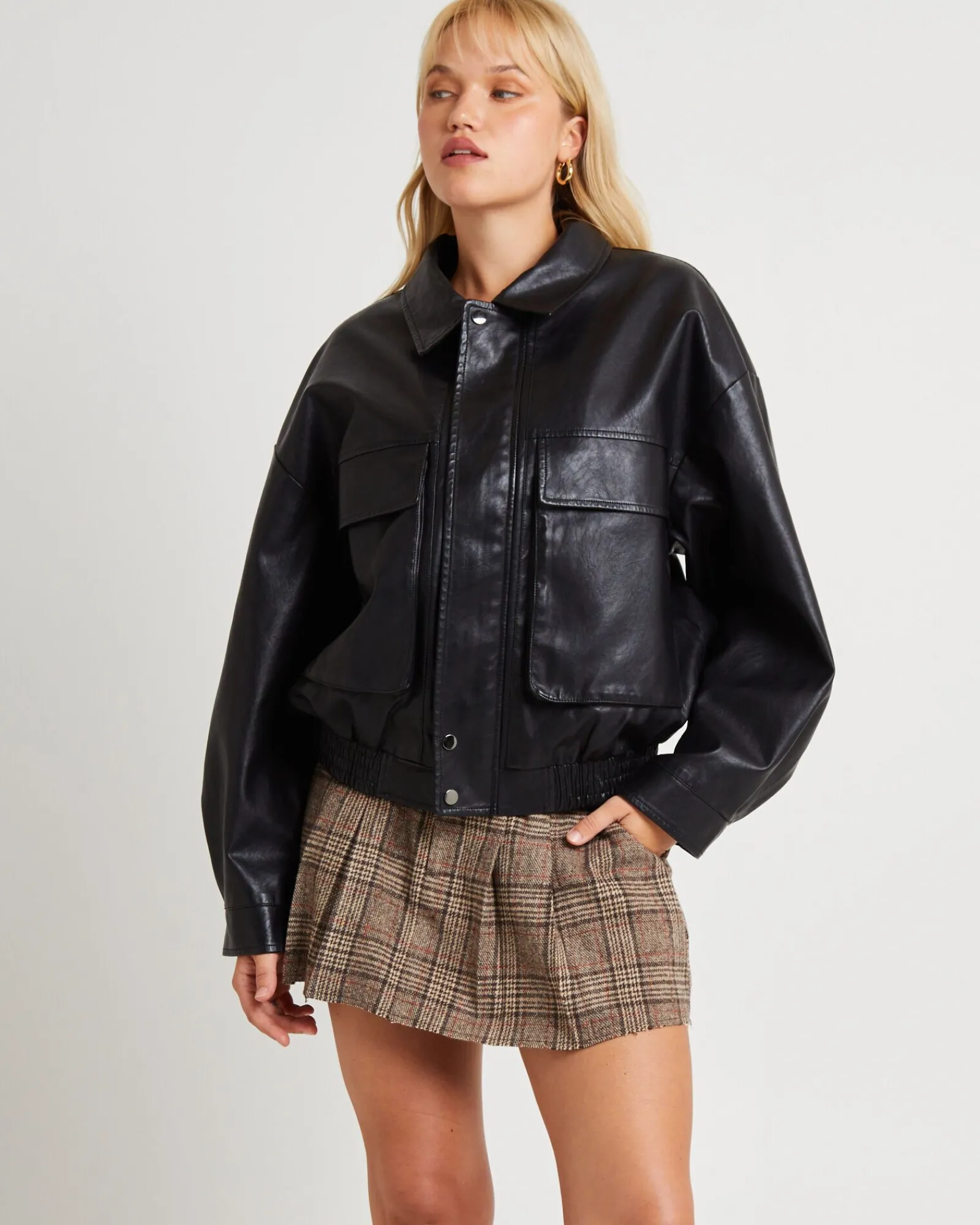 jen_oversized_patch_pocke_1.webp Shop ALICE IN THE EVE Jen Oversized Patch Pocket Jacket