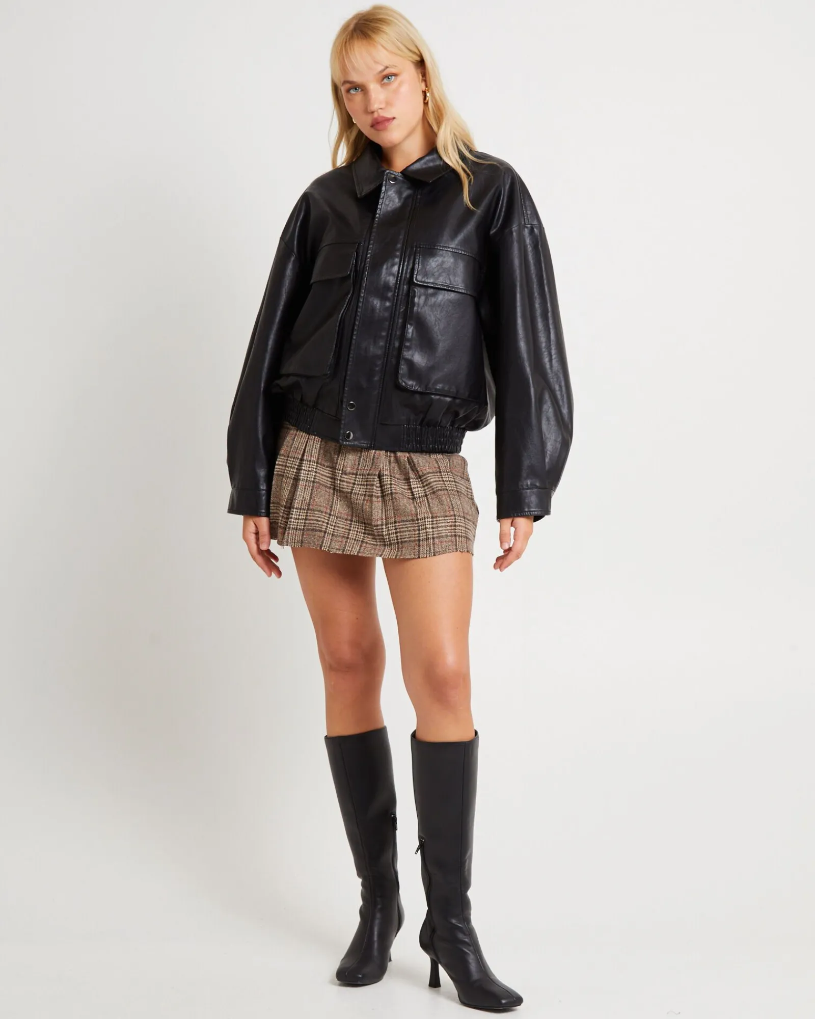jen_oversized_patch_pocke_3.webp Shop ALICE IN THE EVE Jen Oversized Patch Pocket Jacket
