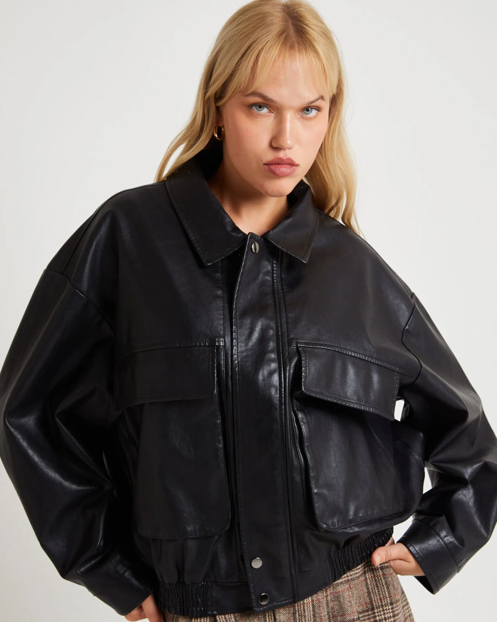 jen_oversized_patch_pocke_5.webp Shop ALICE IN THE EVE Jen Oversized Patch Pocket Jacket