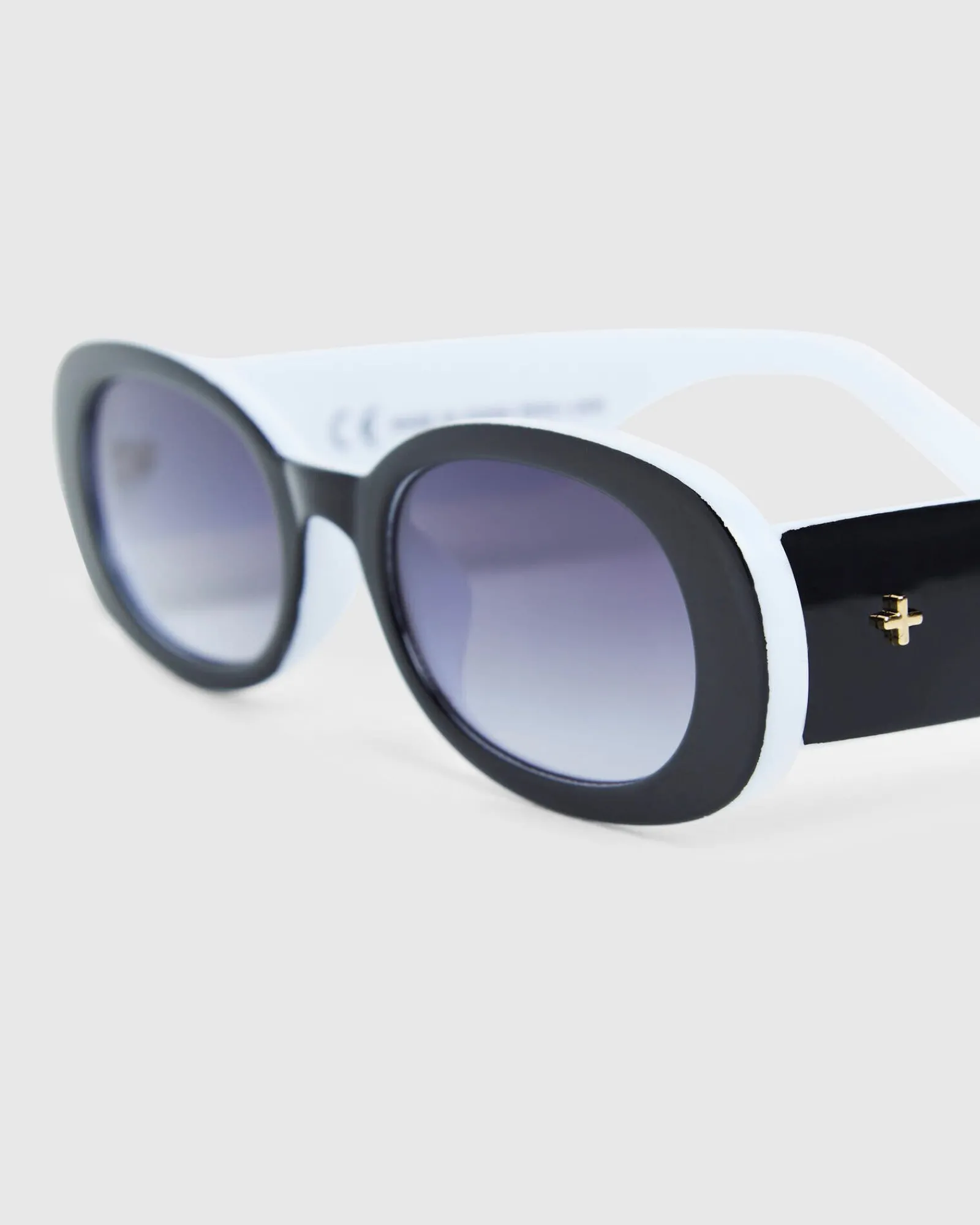 jones_sunglasses_blackwhi_4.webp Fashion PETA AND JAIN Jones Sunglasses Black/White