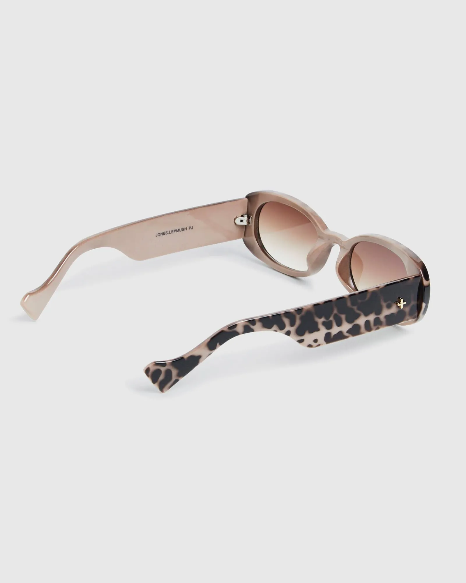 jones_sunglasses_mushroom_3.webp Online PETA AND JAIN Jones Sunglasses Mushroom Leopard