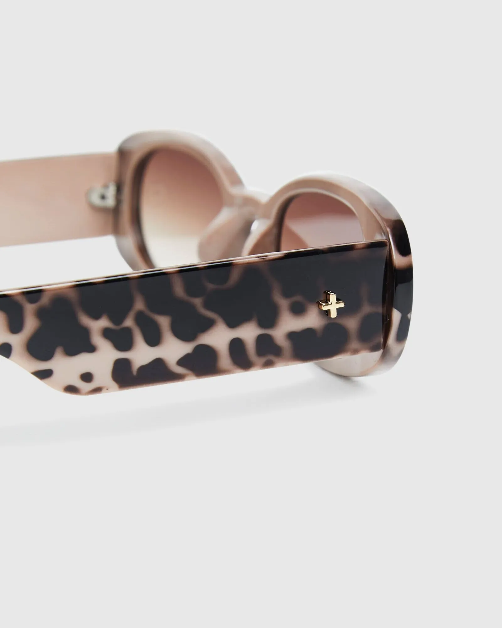 jones_sunglasses_mushroom_5.webp Online PETA AND JAIN Jones Sunglasses Mushroom Leopard