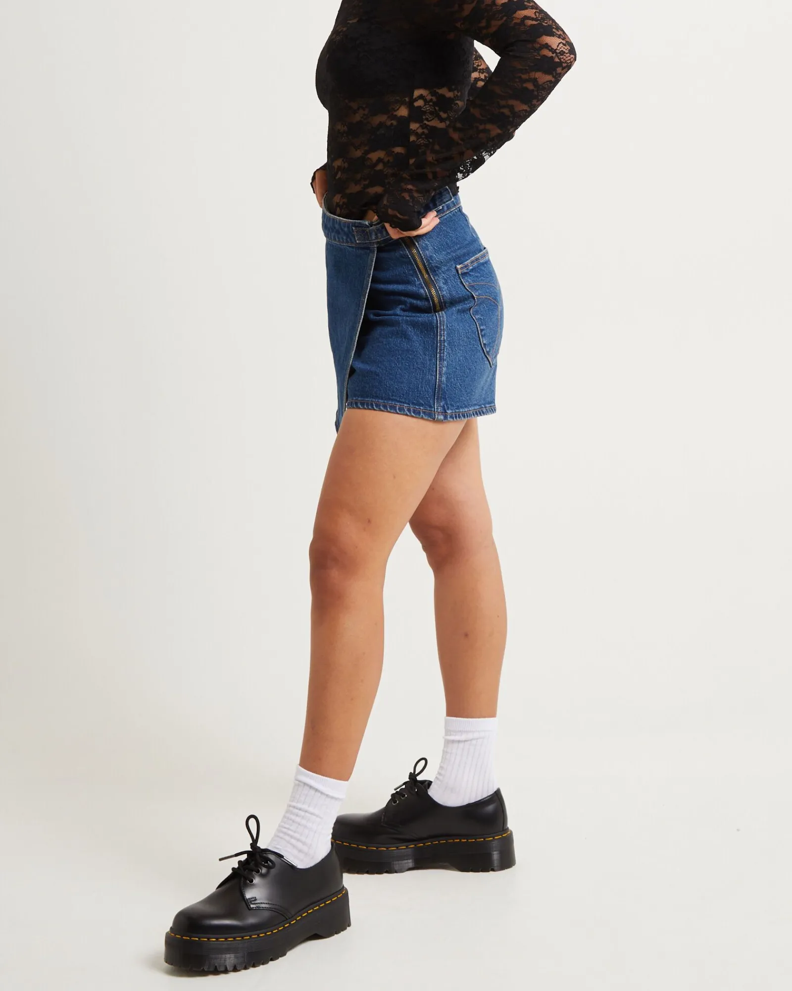 leah_sheer_long_sleeve_la_2.webp Flash Sale ALICE IN THE EVE Leah Sheer Long Sleeve Lace Top