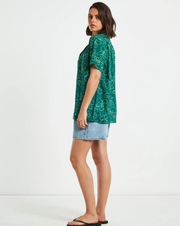 Best Sale CHARLIE HOLIDAY Lola Short Sleeve Relaxed Shirt In Floral Green