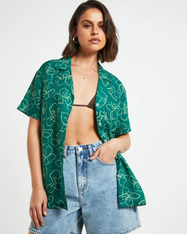 Best Sale CHARLIE HOLIDAY Lola Short Sleeve Relaxed Shirt In Floral Green