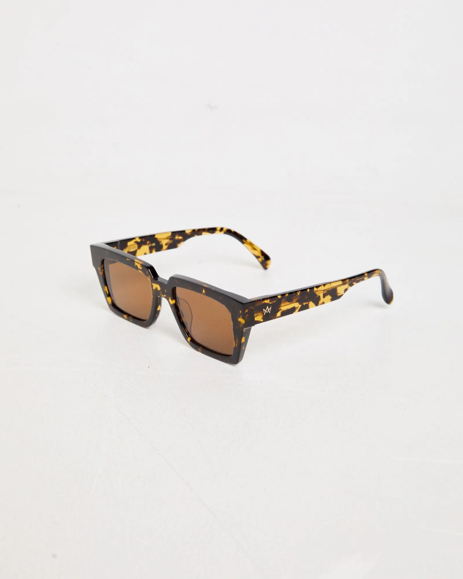 lukie_large_sunglasses_in_0.webp Outlet AM EYEWEAR Lukie Large Sunglasses In Seventies Tort