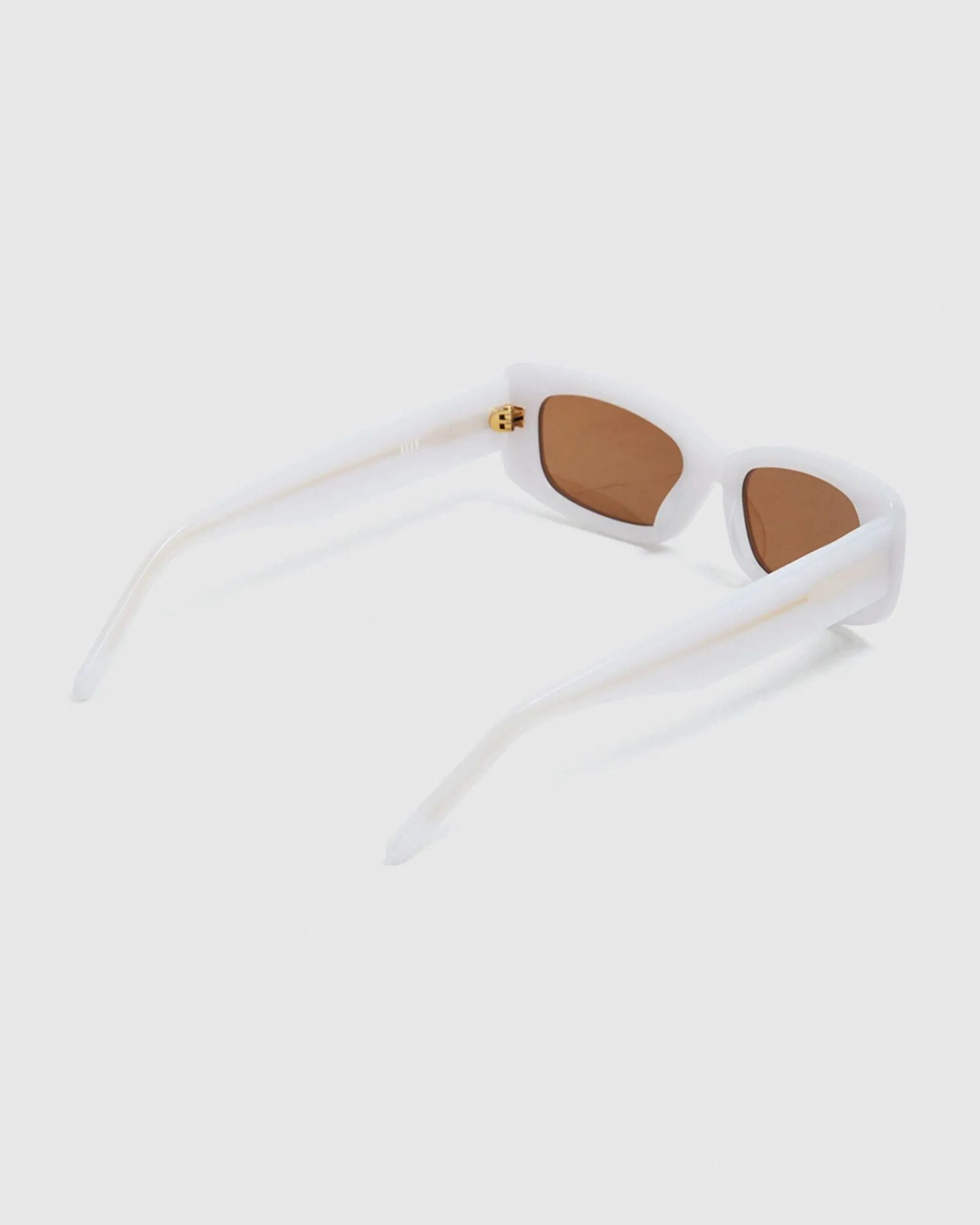 norm_sunglasses_milky_3.webp Best Sale SHEVOKE Norm Sunglasses Milky