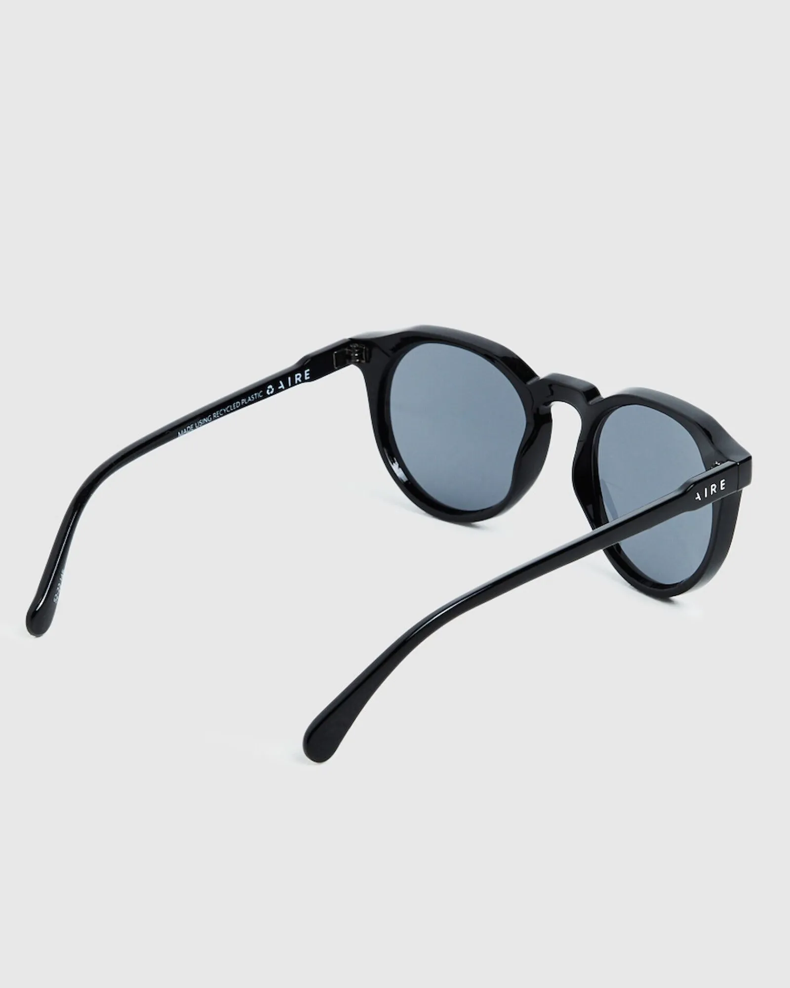 nucleus_v_polarised_sungl_3.webp Store AIRE Nucleus V2 Polarised Sunglasses Black Smoke Mono