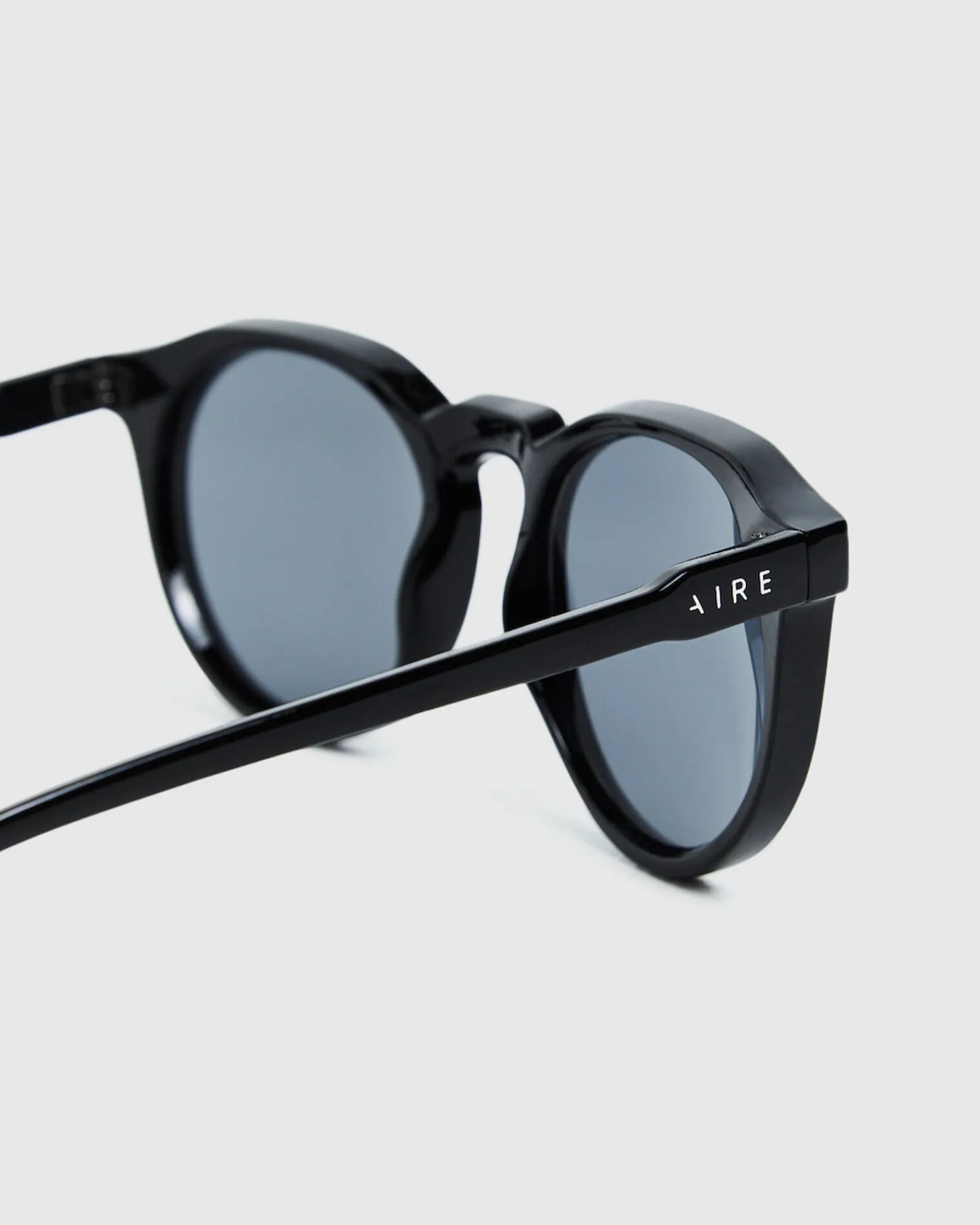 nucleus_v_polarised_sungl_5.webp Store AIRE Nucleus V2 Polarised Sunglasses Black Smoke Mono