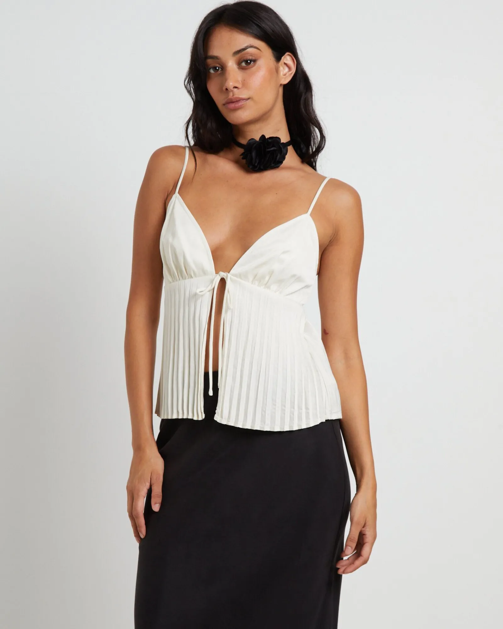 rhea_pleated_top_in_ivory_0.webp Cheap ALICE IN THE EVE Rhea Pleated Top In Ivory