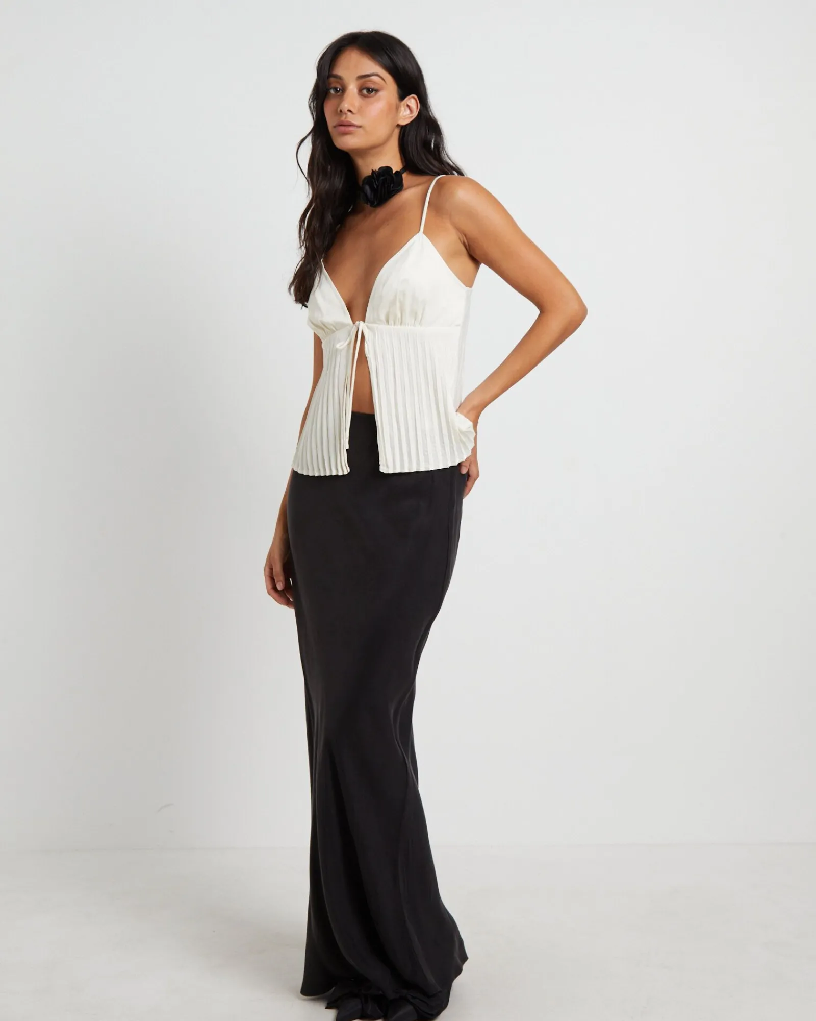 rhea_pleated_top_in_ivory_2.webp Cheap ALICE IN THE EVE Rhea Pleated Top In Ivory