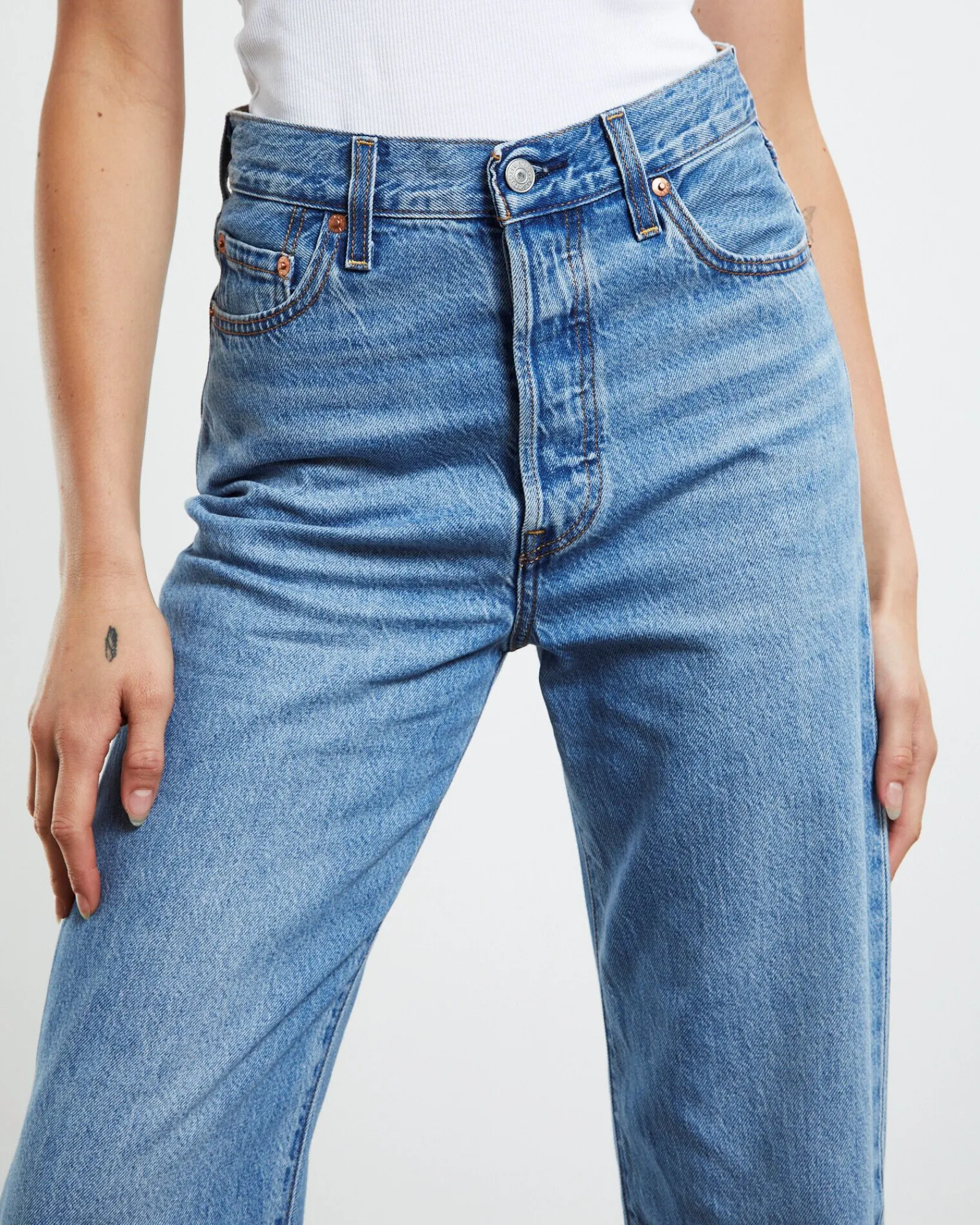 ribcage_straight_ankle_je_4.webp Flash Sale LEVIS Ribcage Straight Ankle Jeans In The Middle Light Indigo