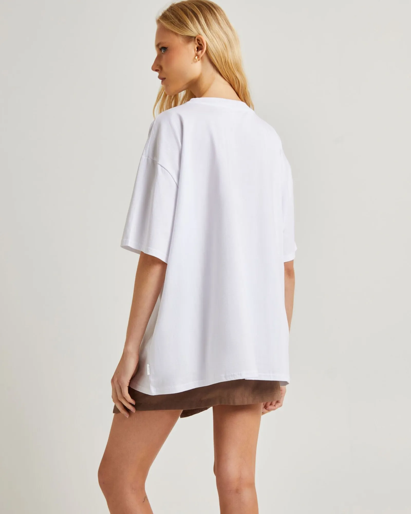 sandy_oversized_short_sle_1.webp Store SUBTITLED Sandy Oversized Short Sleeve T-Shirt In White