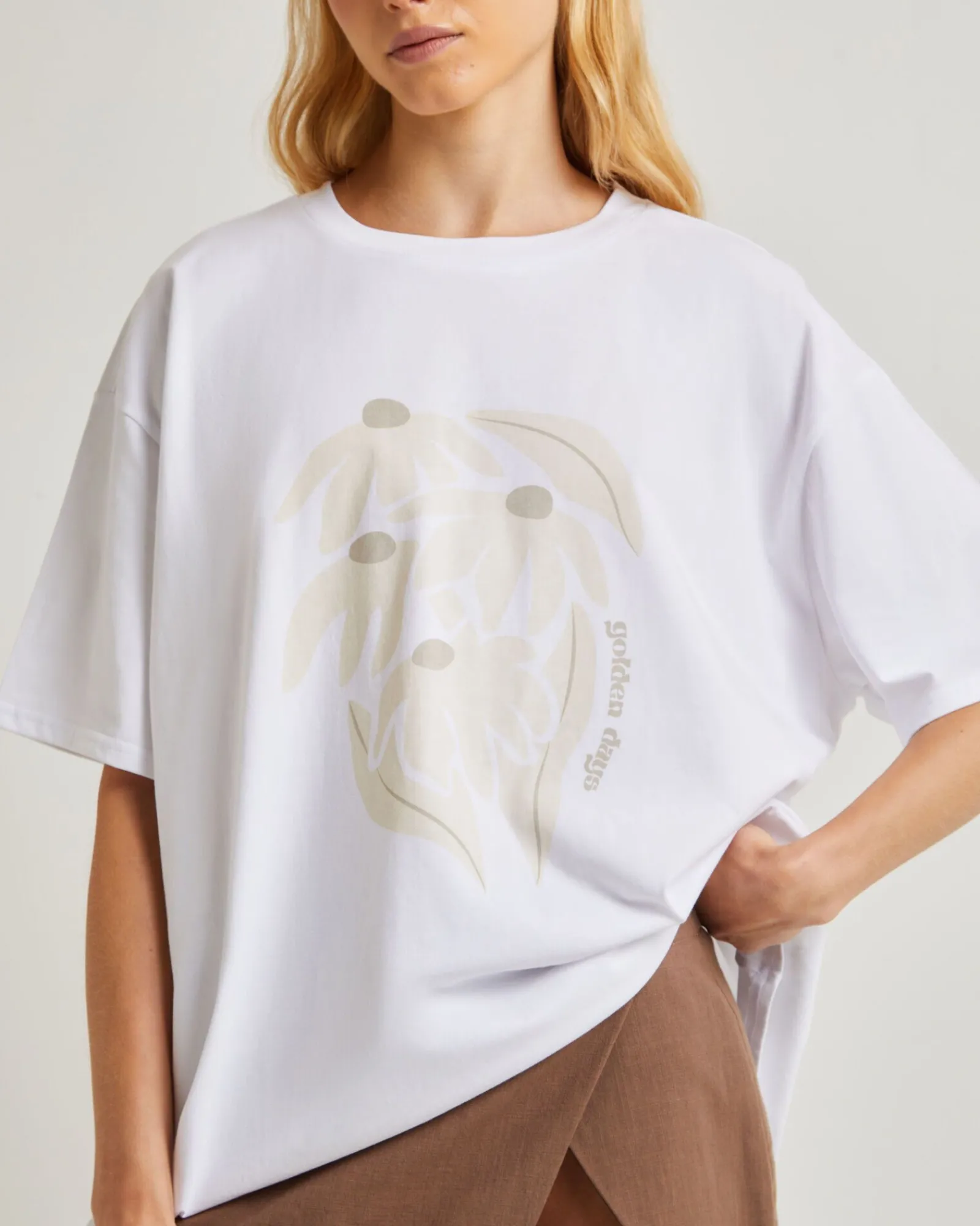 sandy_oversized_short_sle_4.webp Store SUBTITLED Sandy Oversized Short Sleeve T-Shirt In White