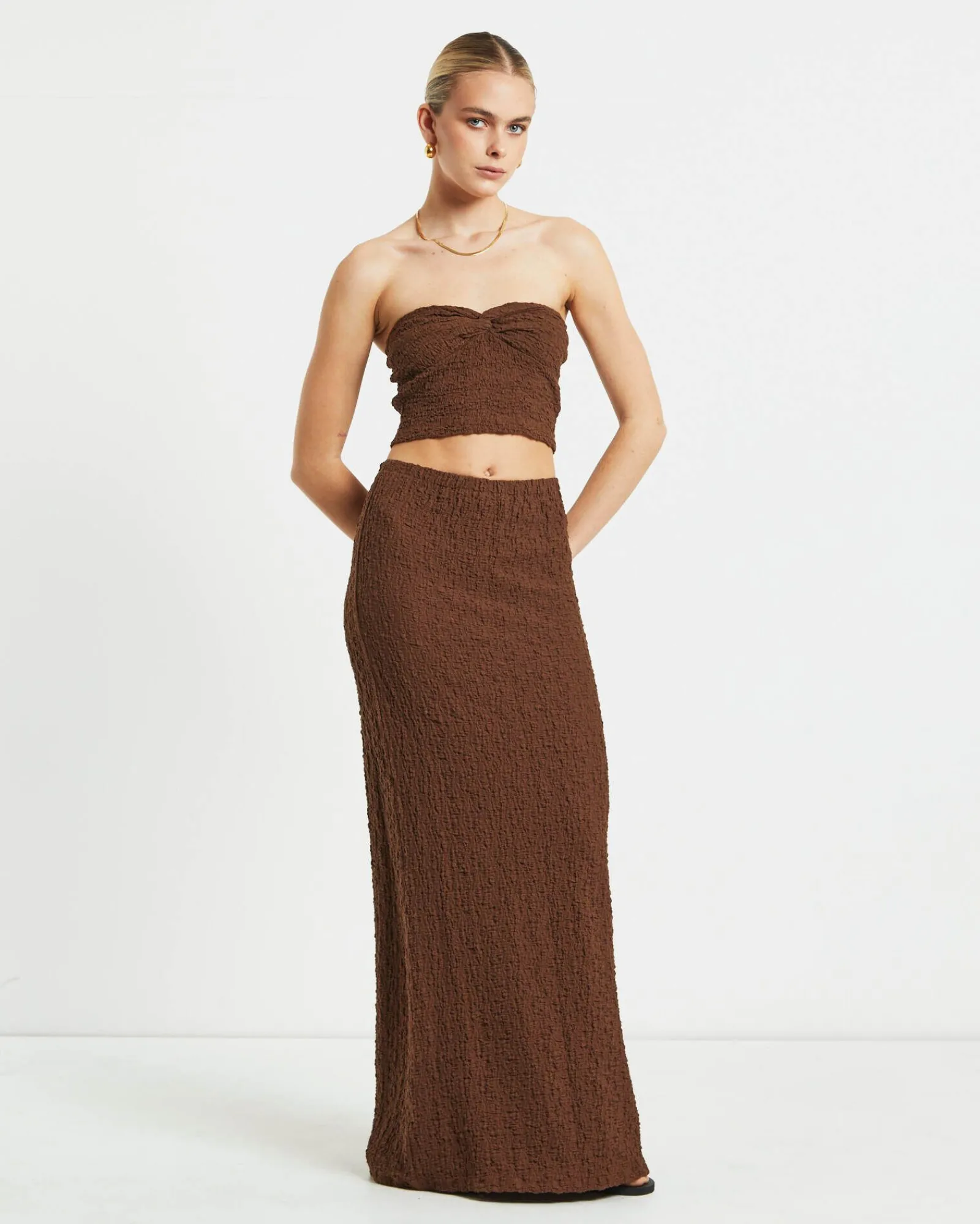 skyla_texture_twist_bande_2.webp Flash Sale SUBTITLED Skyla Texture Twist Bandeau Top In Hazelnut Brown