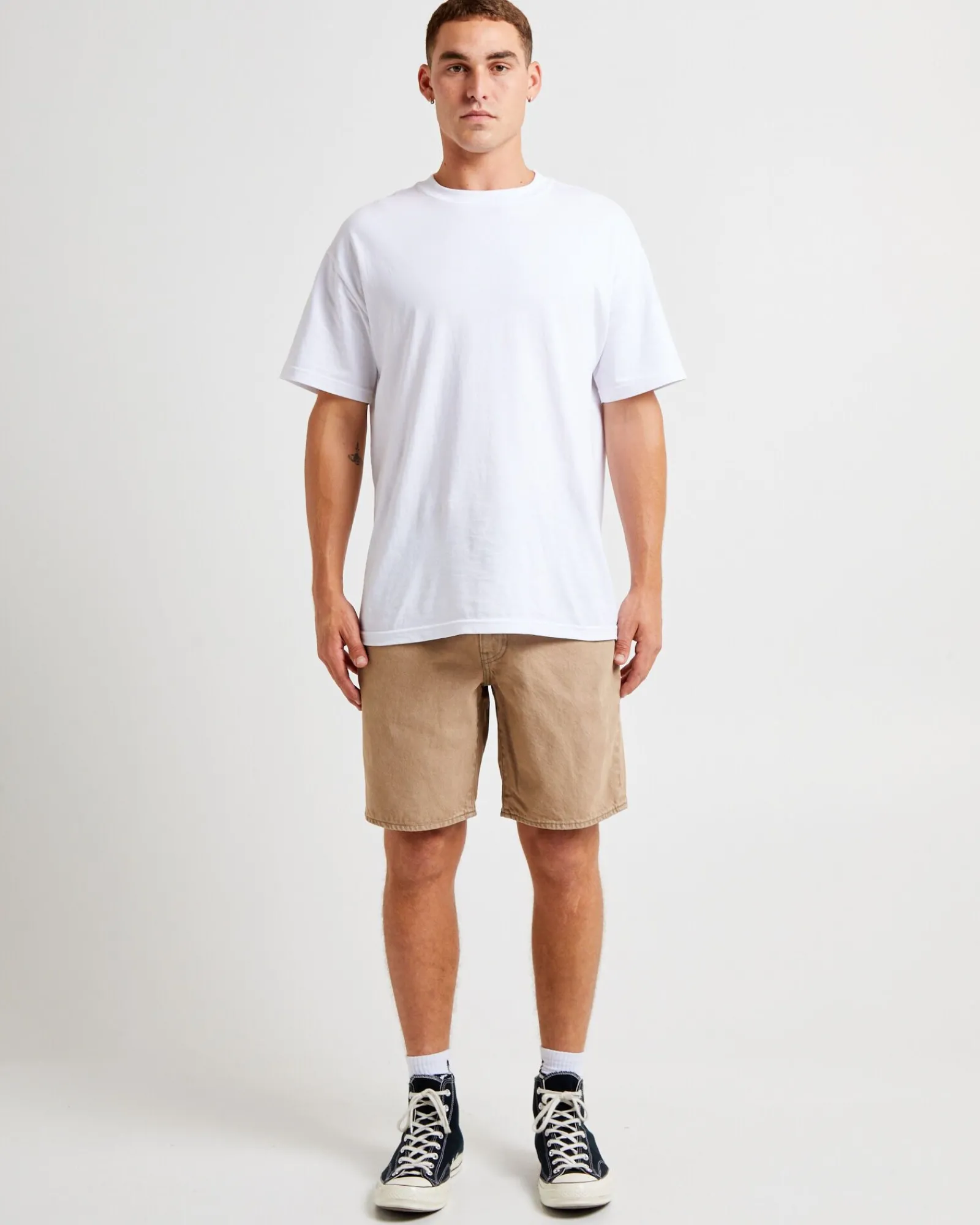 stay_loose_shorts_browns_2.webp Shop LEVIS 468 Stay Loose Shorts Brownstone