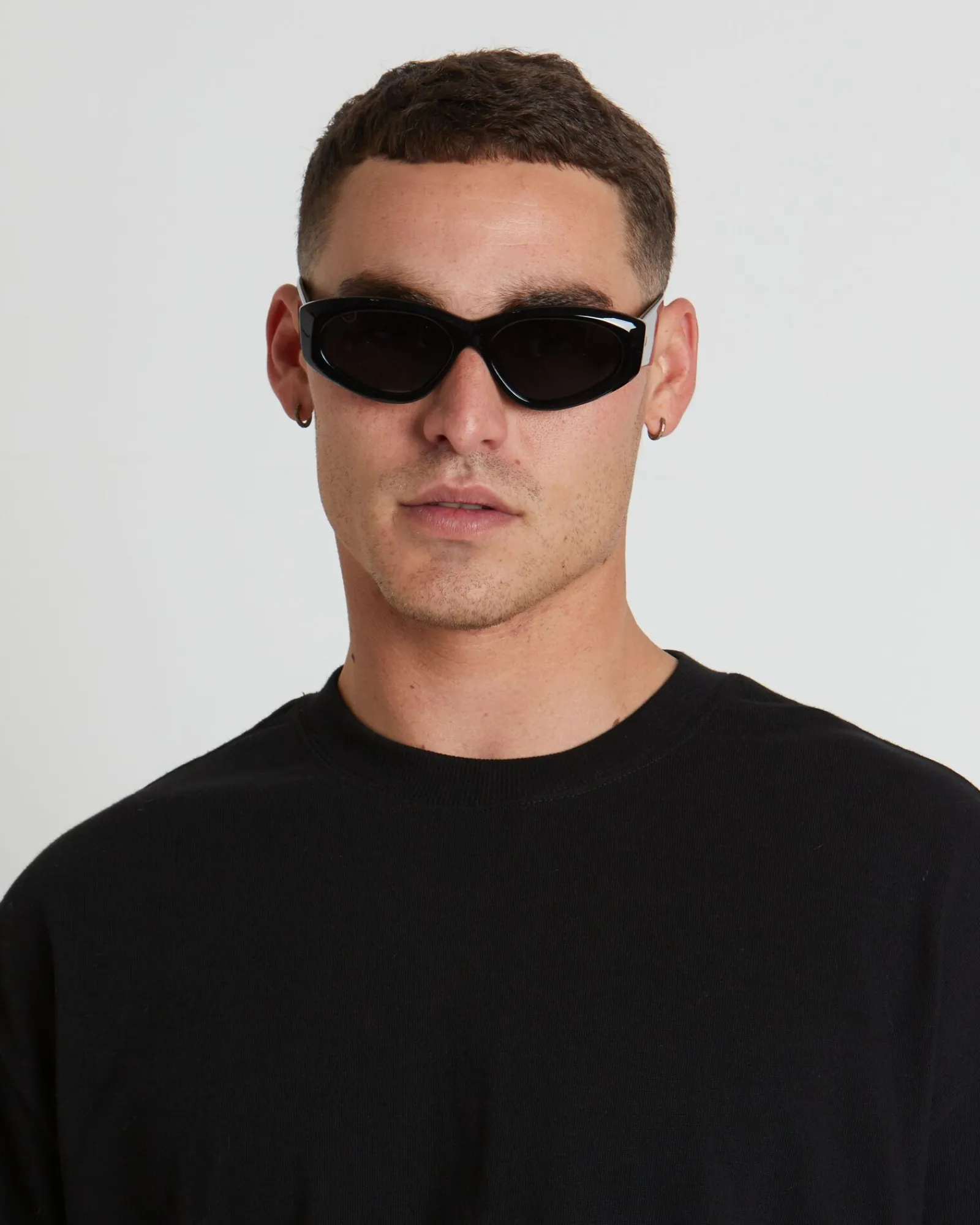 under_wraps_sunglasses_in_2-2.webp Discount LE SPECS Under Wraps Sunglasses In Black/Smoke Mono