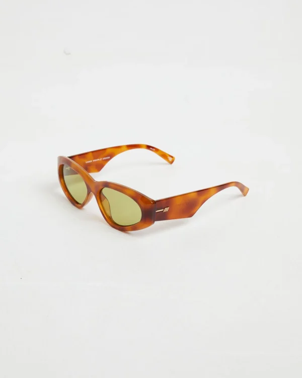Store LE SPECS Under Wraps Sunglasses In Vintage Tort/Olive Mono