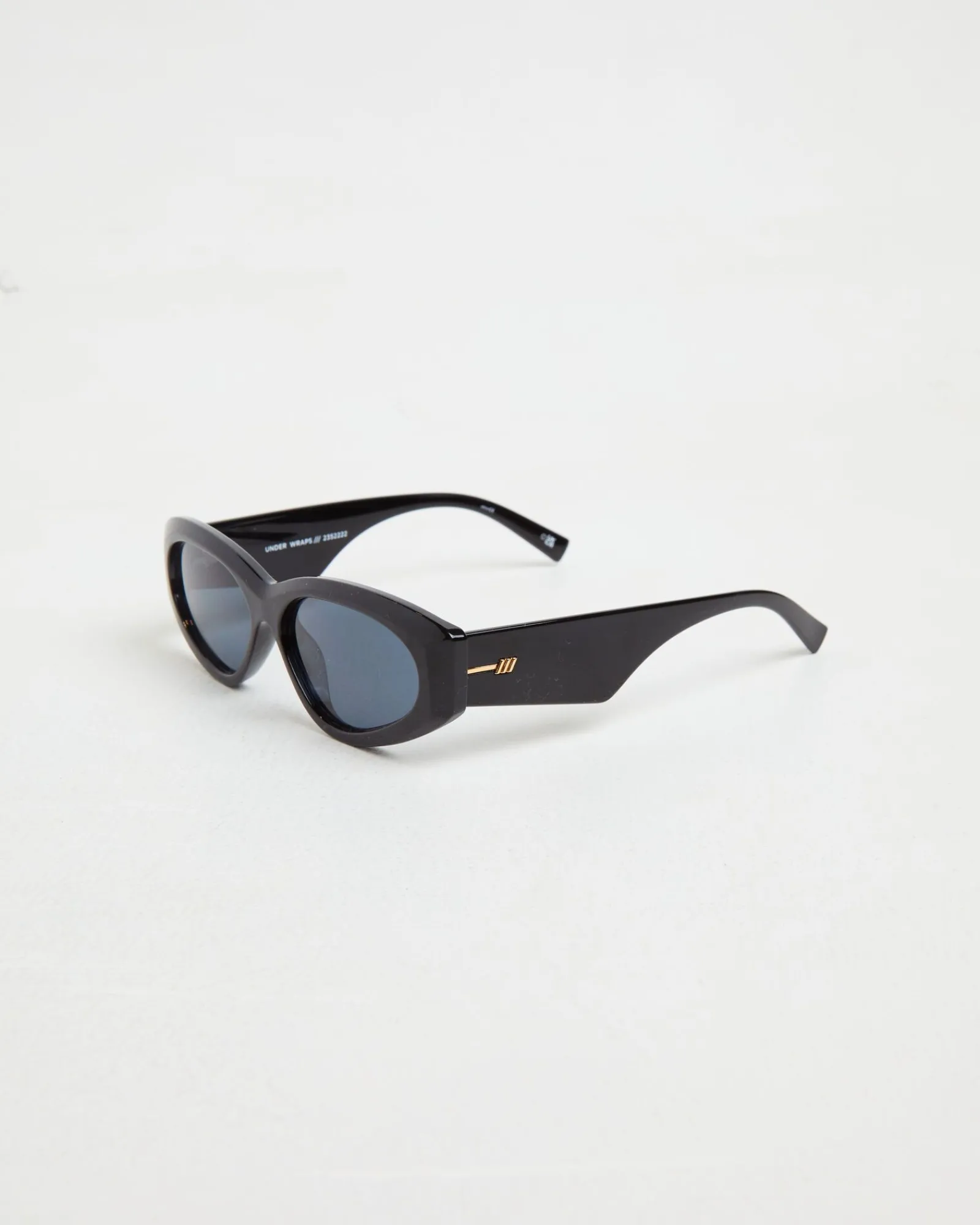 under_wraps_sunglasses_in_5-1.webp Discount LE SPECS Under Wraps Sunglasses In Black/Smoke Mono