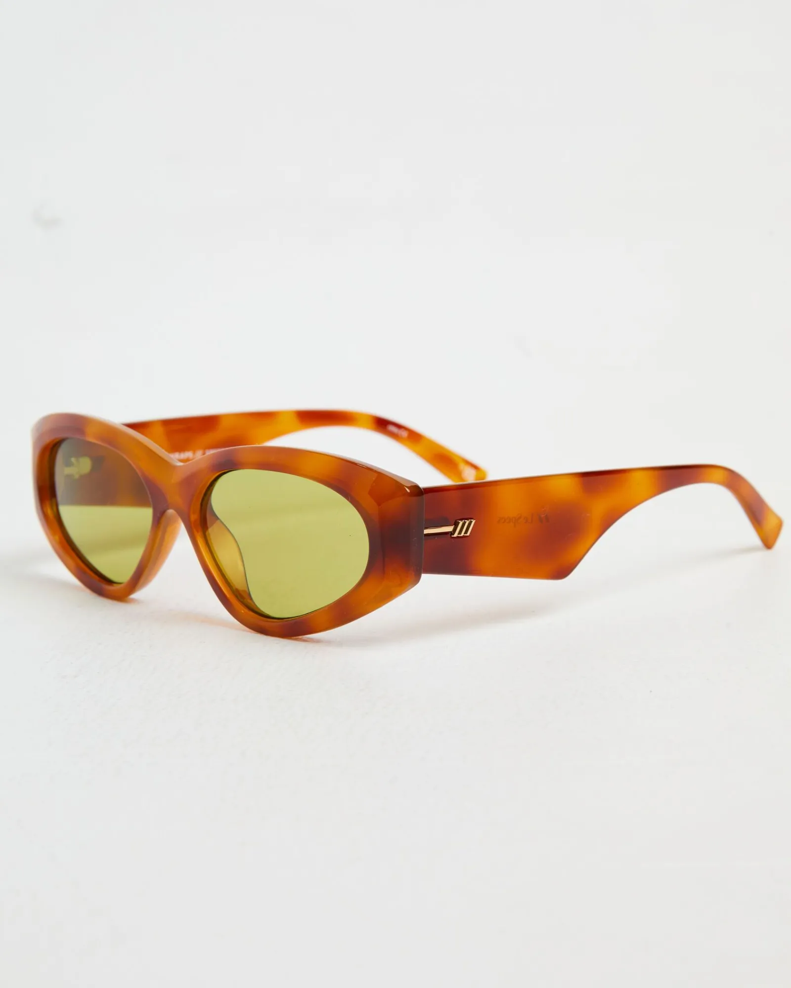under_wraps_sunglasses_in_5.webp Store LE SPECS Under Wraps Sunglasses In Vintage Tort/Olive Mono